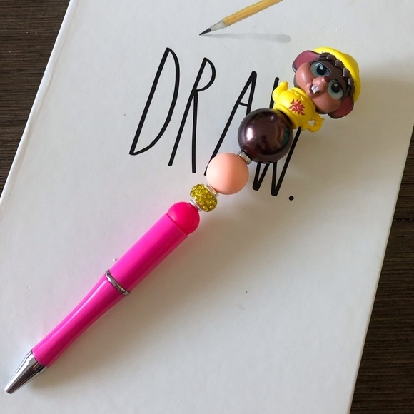 Disney Doorables: Alice in Wonderland: Doormouse handmade beaded pen - Picture 2 of 3